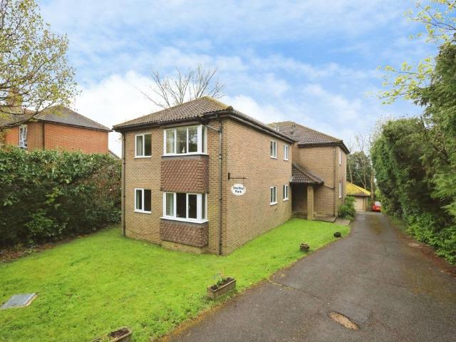 Flat for sale in Cross In Hand, East Sussex