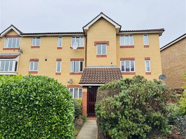 Flat for sale in Chadwell Heath, Little Heath