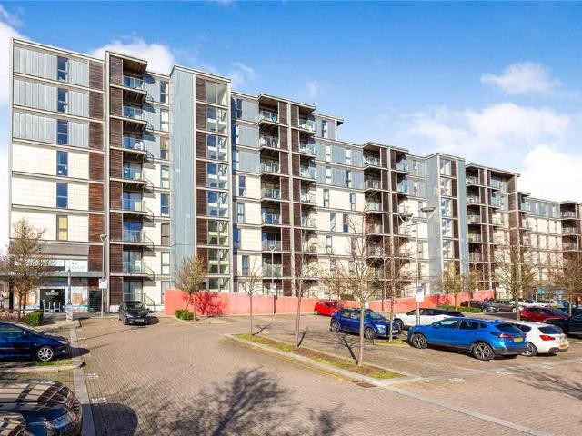 Flat for sale in Milton Keynes