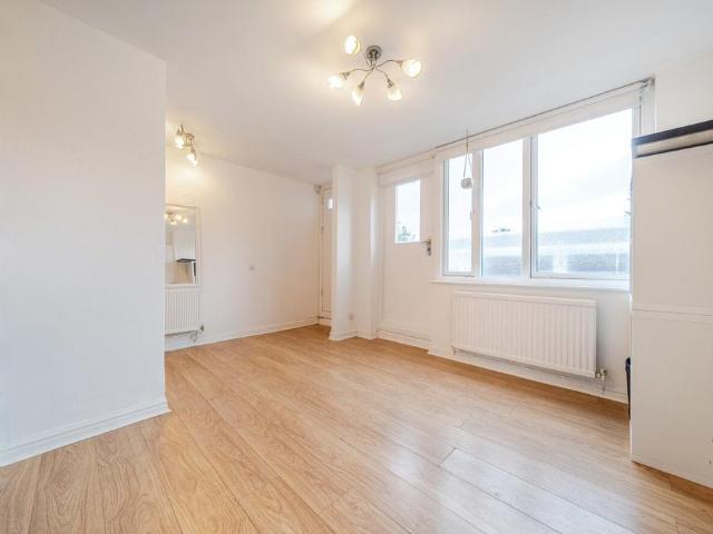 Flat for sale in Bermondsey, Greater London