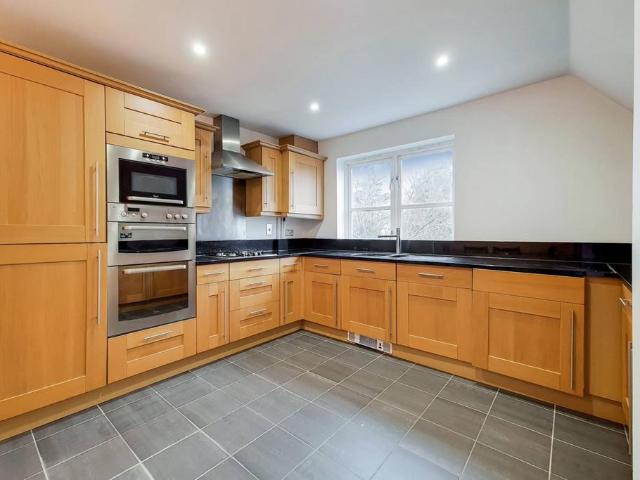 Flat for sale in Harrow On The Hill, Greater London