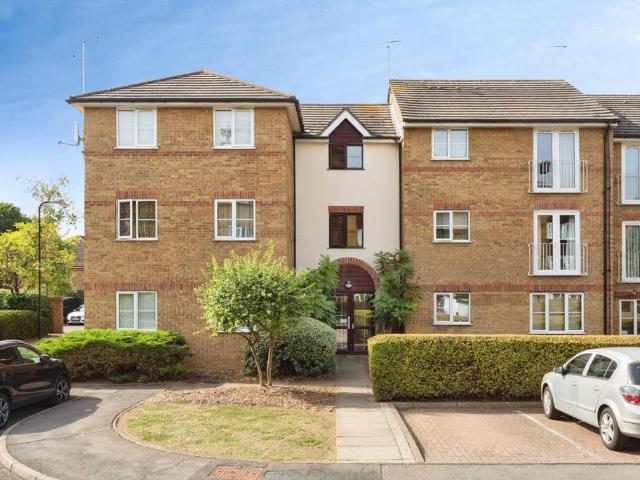 Flat for sale in Highams Park, Greater London