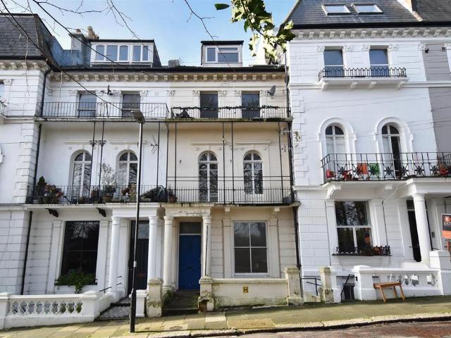Flat for sale in Bohemia, Guestling Green