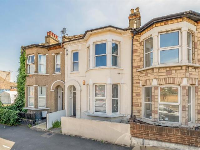 Flat for sale in West Ham, Greater London