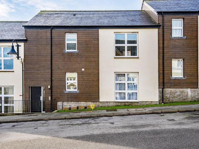 Flat for sale in Penryn, Cornwall