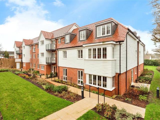 Flat for sale in Sandown Park, Kent