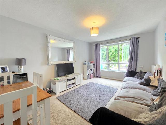Flat for sale in Becontree, Greater London