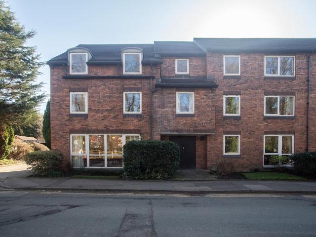 Flat for sale in Hockley, Poynton