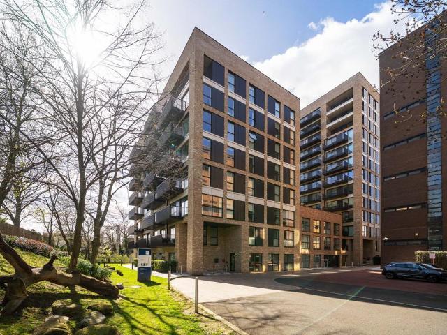 Flat for sale in London Borough of Ealing, Hanwell