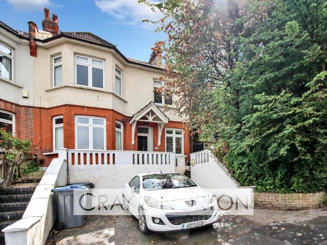Flat for sale in London Borough of Croydon, Waddon