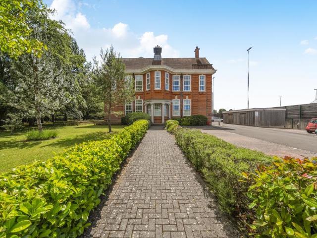 Flat for sale in Enborne, West Berkshire