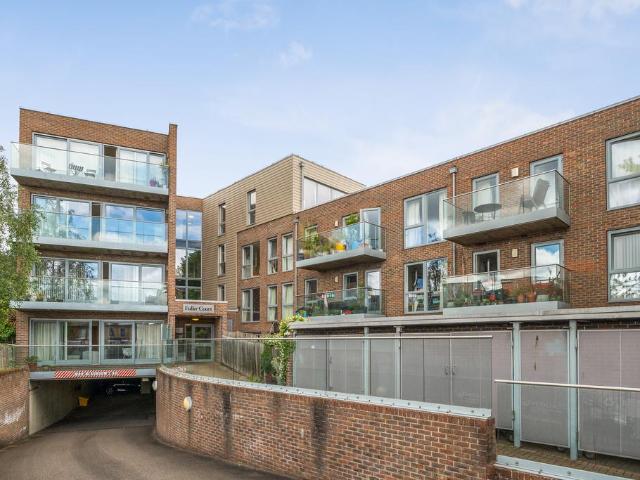 Flat for sale in Crouch End, Greater London