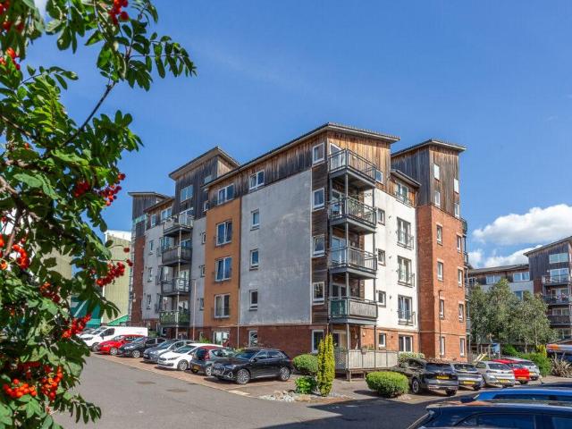 Flat for sale in Hillside, Leith