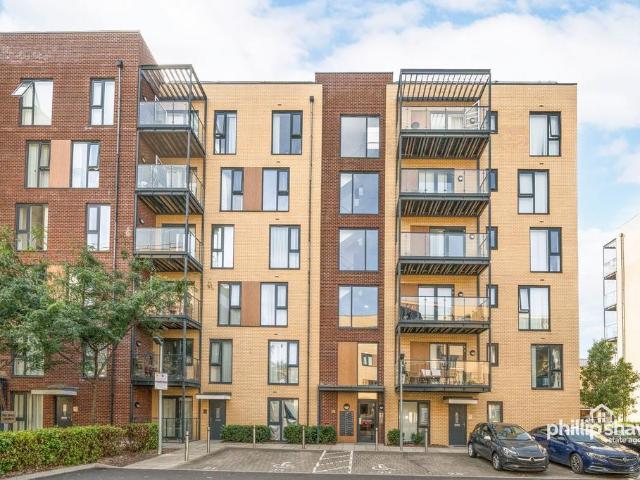 Flat for sale in Colindale Retail Park, Greater London
