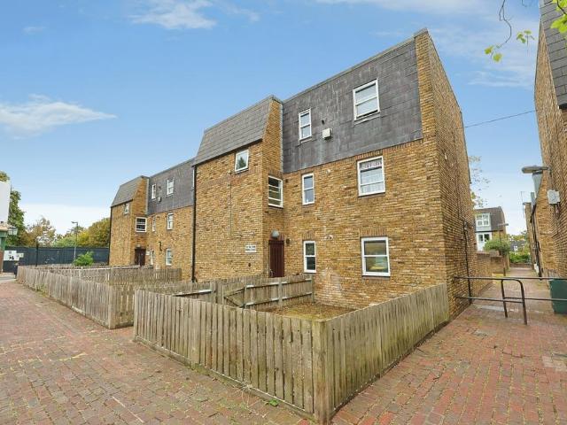 Flat for sale in London Borough of Lambeth, Greater London