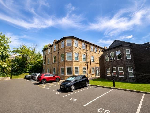 Flat for sale in Calderstones