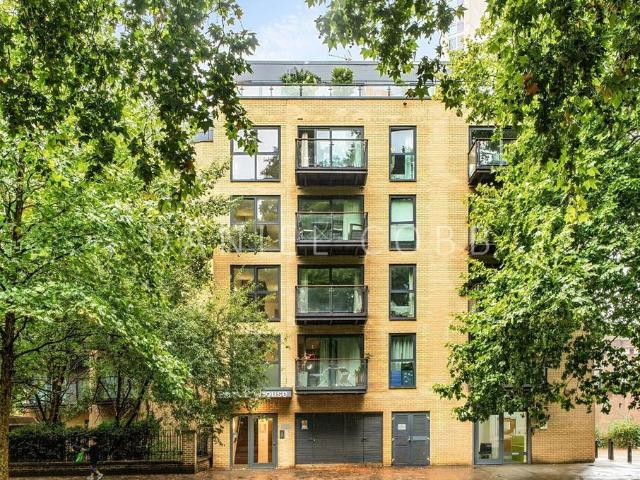 Flat for sale in Kennington, Greater London