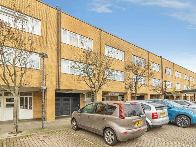 Flat for sale in Milton Keynes