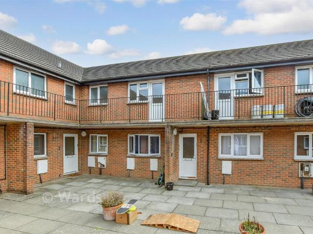 Flat for sale in Barracks, Canterbury