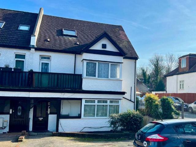 Flat for sale in London Borough of Croydon, Purley