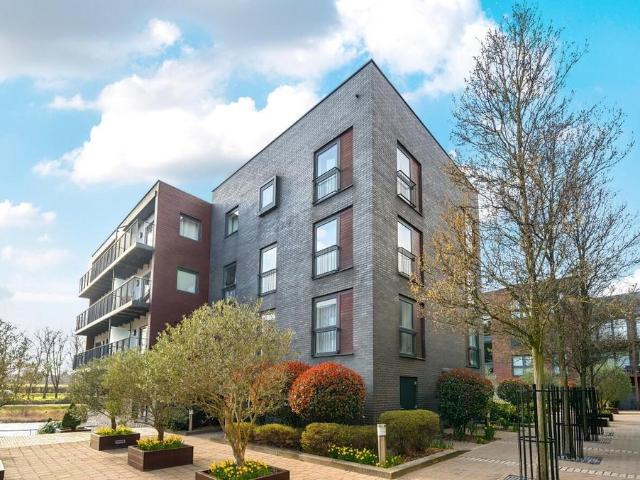 Flat for sale in Little Stanmore, Greater London