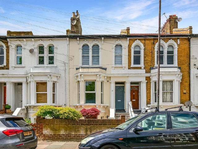 Flat for sale in Penge, Greater London