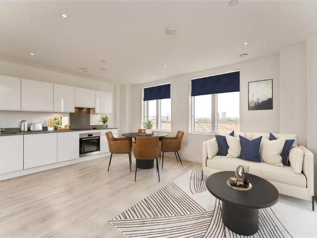 Flat for sale in Upper Edmonton, Greater London