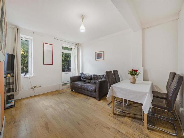 Flat for sale in Bermondsey, Greater London
