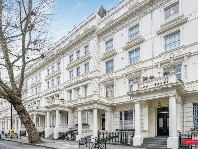 Flat for sale in Bayswater, Greater London