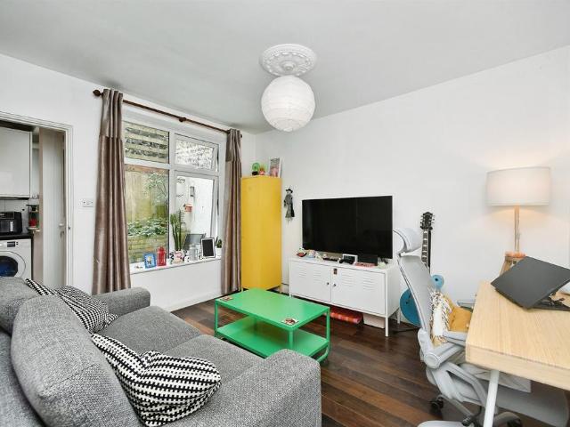 Flat for sale in Round Hill, Brighton & Hove