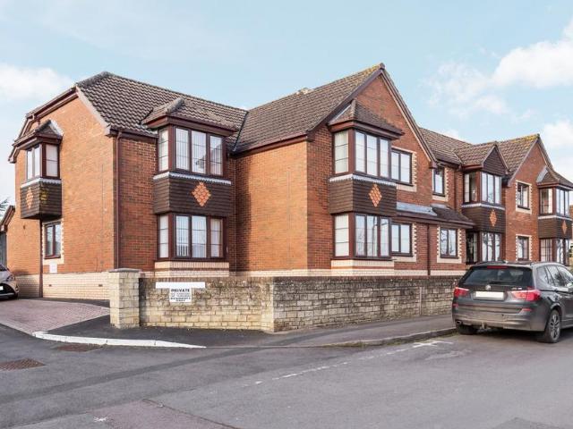 Flat for sale in Royal Wootton Bassett, Wiltshire