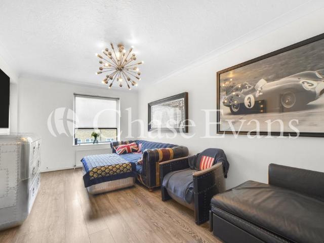 Flat for sale in Cubitt Town, Greater London