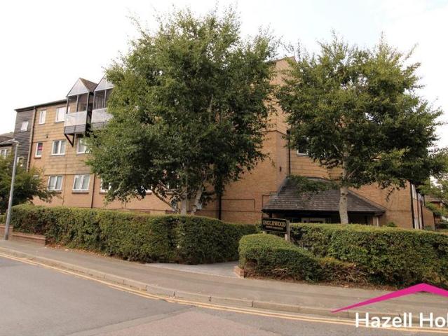 Flat for sale in Swanley, The Butts