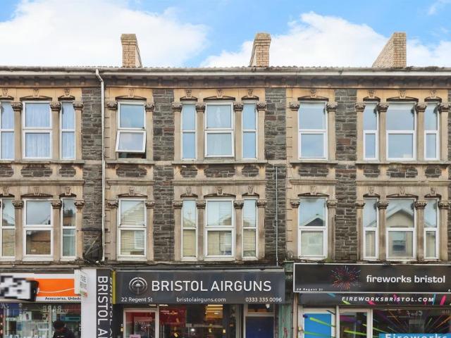 Flat for sale in Kingswood