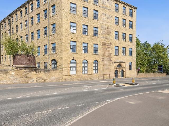 Flat for sale in Boothtown, Halifax