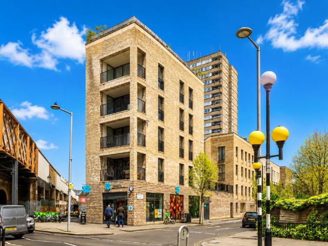 Flat for sale in North Kensington, Greater London