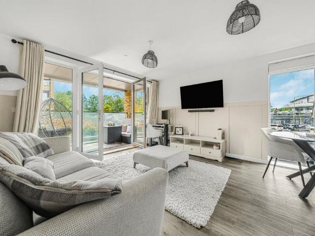 Flat for sale in Ashley Park, Surrey