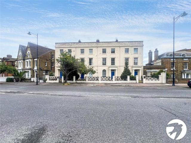 Flat for sale in Chatham