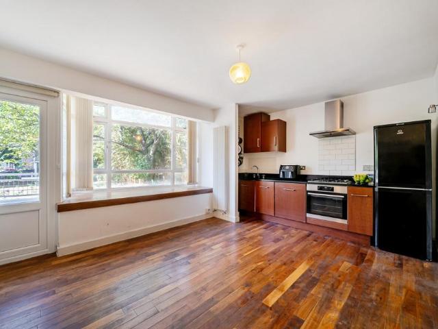 Flat for sale in Brompton, Greater London