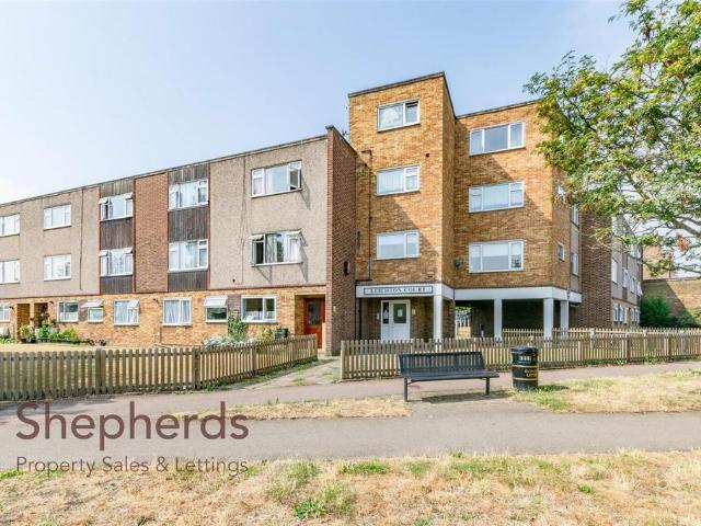 Flat for sale in Broxbourne, Hertfordshire