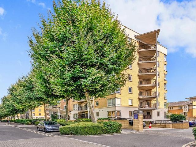 Flat for sale in Virginia Quay, Blackwall