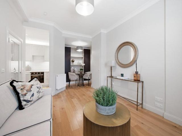 Flat for sale in Comiston, Scotland