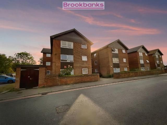 Flat for sale in Swanley, The Butts