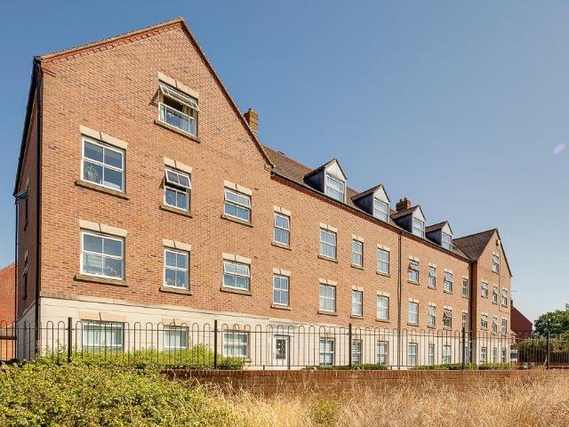 Flat for sale in Slough