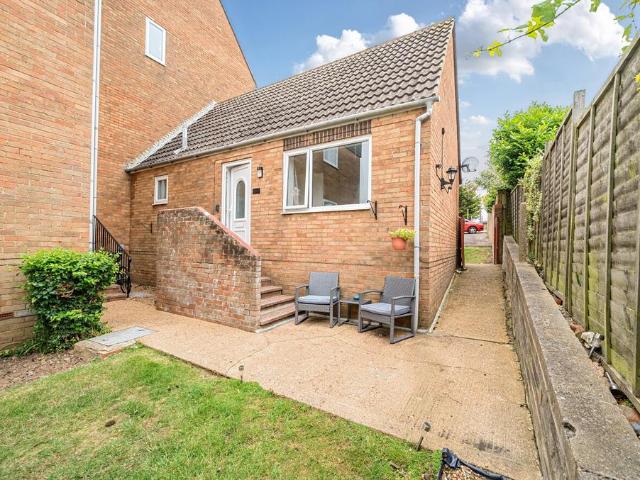 Flat for sale in Fishersgate, West Sussex