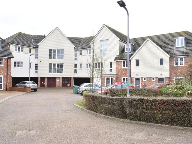Flat for sale in Midway, Kent