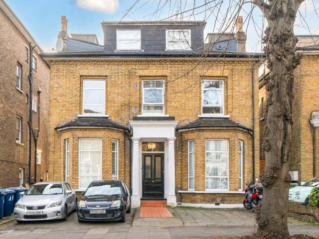 Flat for sale in London Borough of Ealing, Greater London