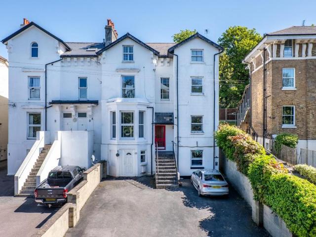 Flat for sale in Stone, Monks Orchard