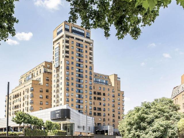 Flat for sale in South Kensington, Greater London