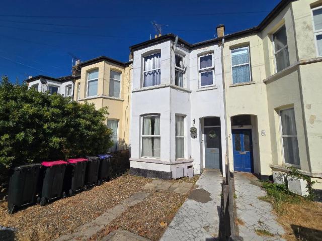 Flat for sale in North Shoebury, Alton Barnes